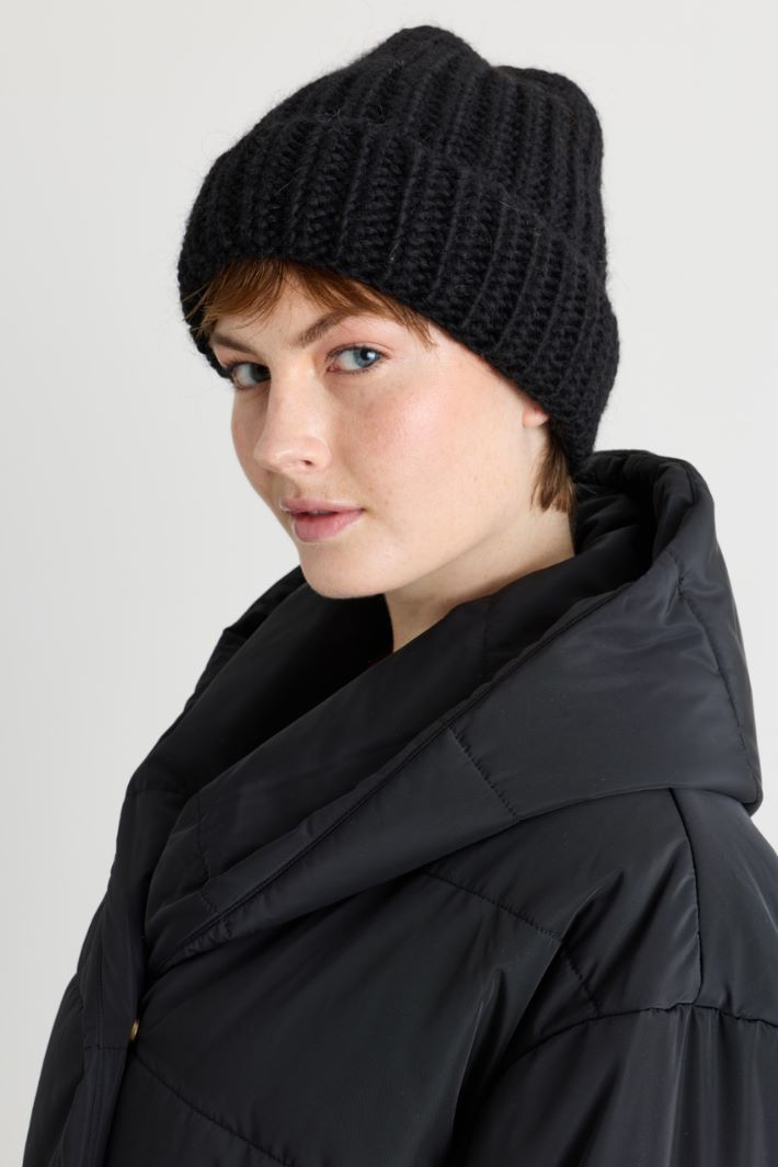 Ribbed-Knit Beanie - BLACK - Intrend