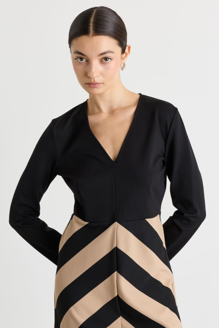 Cut-and-flare jersey dress - BLACK BEIGE - Intrend - 3