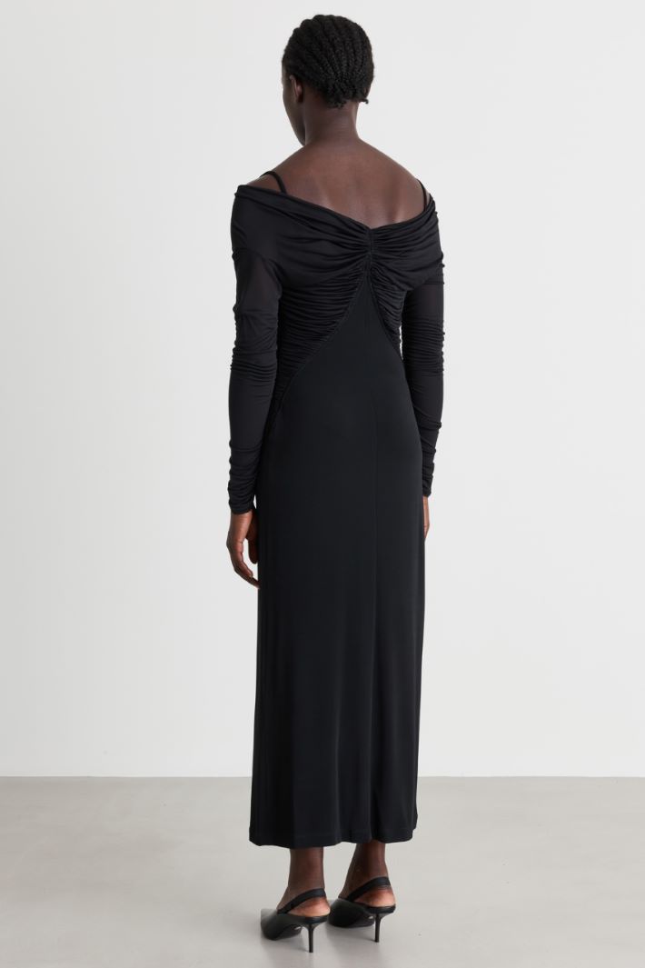 Off-the-shoulder fluid jersey dress - BLACK - Intrend - 4