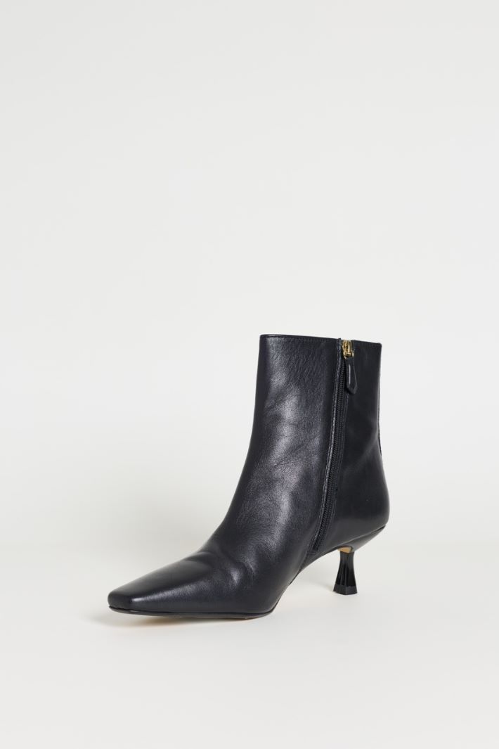 Kitten Heel Ankle Boots - BLACK - Intrend - 3
