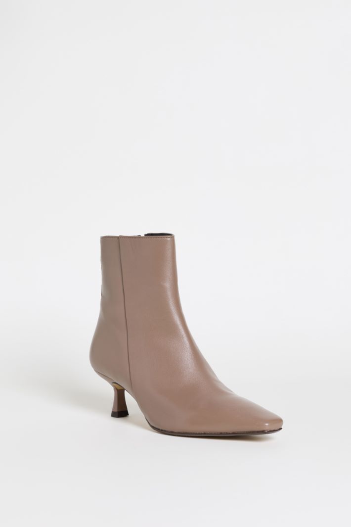 Kitten Heel Ankle Boots - BROWN - Intrend - 2
