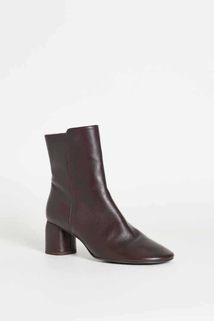 Stiefelette mit abgerundetem Blockabsatz - BRAUN - Intrend - 2
