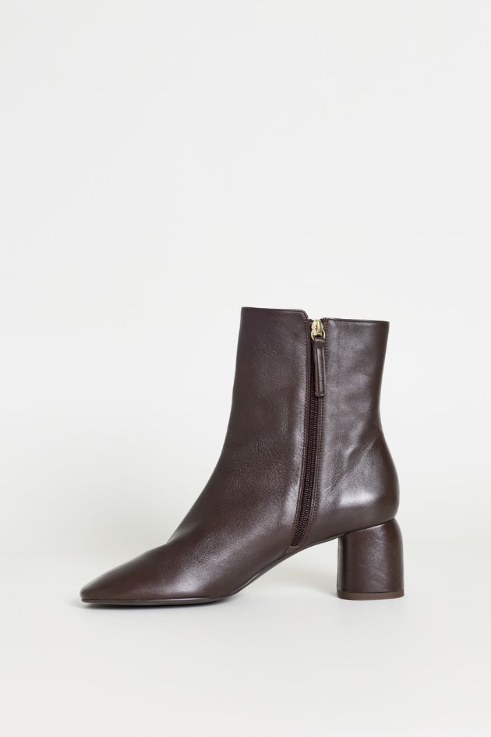 Stiefelette mit abgerundetem Blockabsatz - BRAUN - Intrend - 3