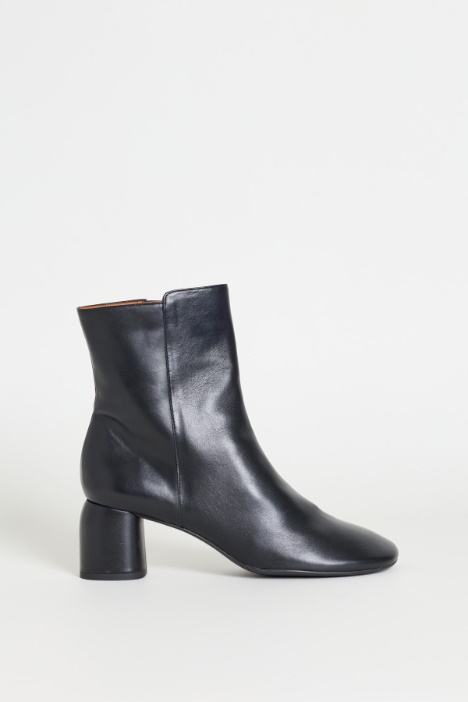 Leather Ankle Boots with a Rounded Block Heel - Intrend