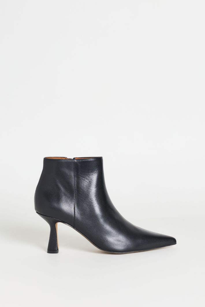 Stivaletto in pelle - NERO - Intrend