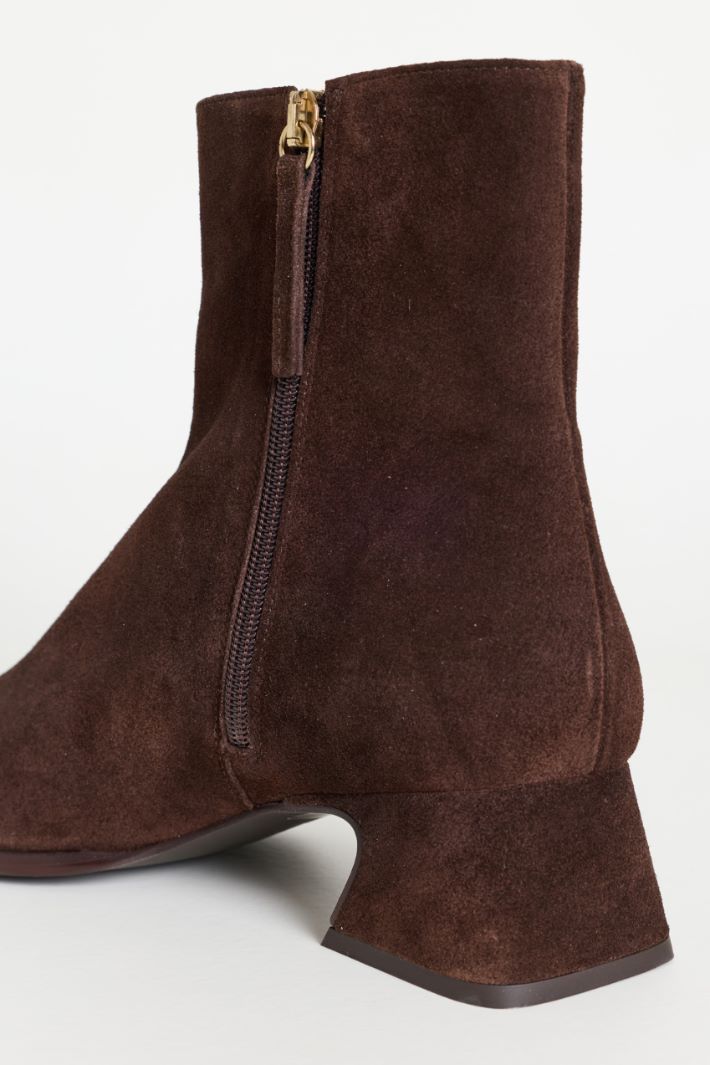 Suede ankle boots - BROWN - Intrend - 4