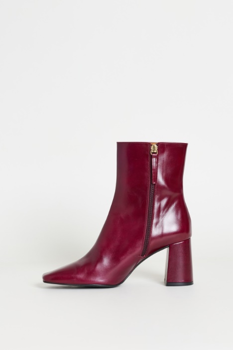 Stivaletto in pelle con tacco a blocco