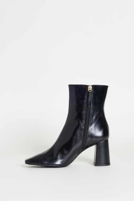 Stivaletto in pelle con tacco a blocco