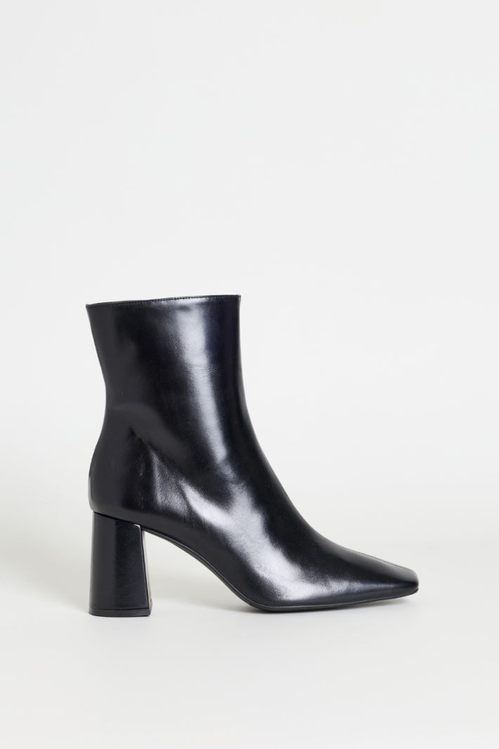 Block-heel leather ankle boots - BLACK - Intrend
