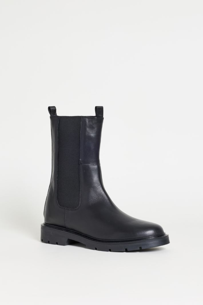 Leather Ankle Boots with Elasticated Side Panels - BLACK - Intrend - 2