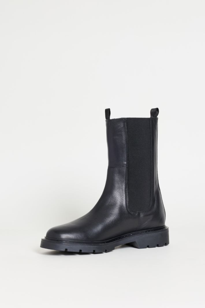 Leather Ankle Boots with Elasticated Side Panels - BLACK - Intrend - 3