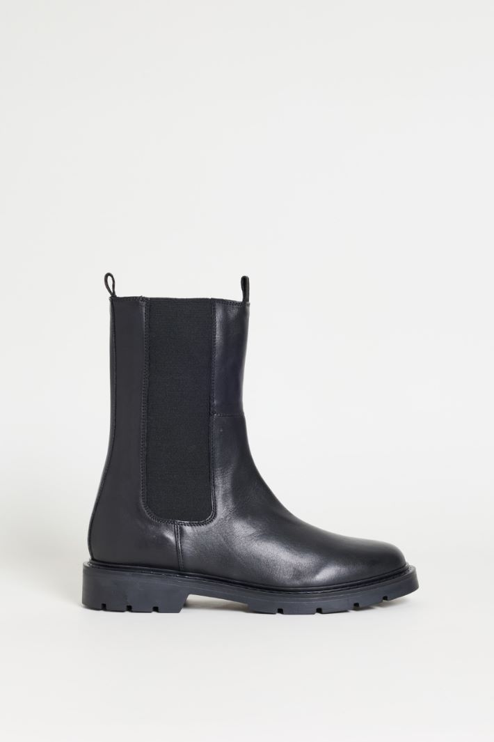 Leather Ankle Boots with Elasticated Side Panels - BLACK - Intrend
