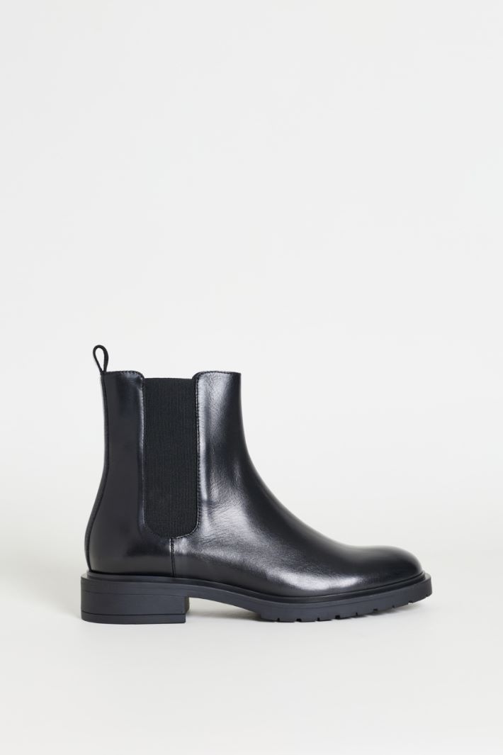 Stivaletto in pelle liscia - NERO - Intrend