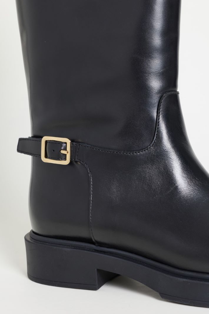 Strap Detail Boots - BLACK - Intrend - 4