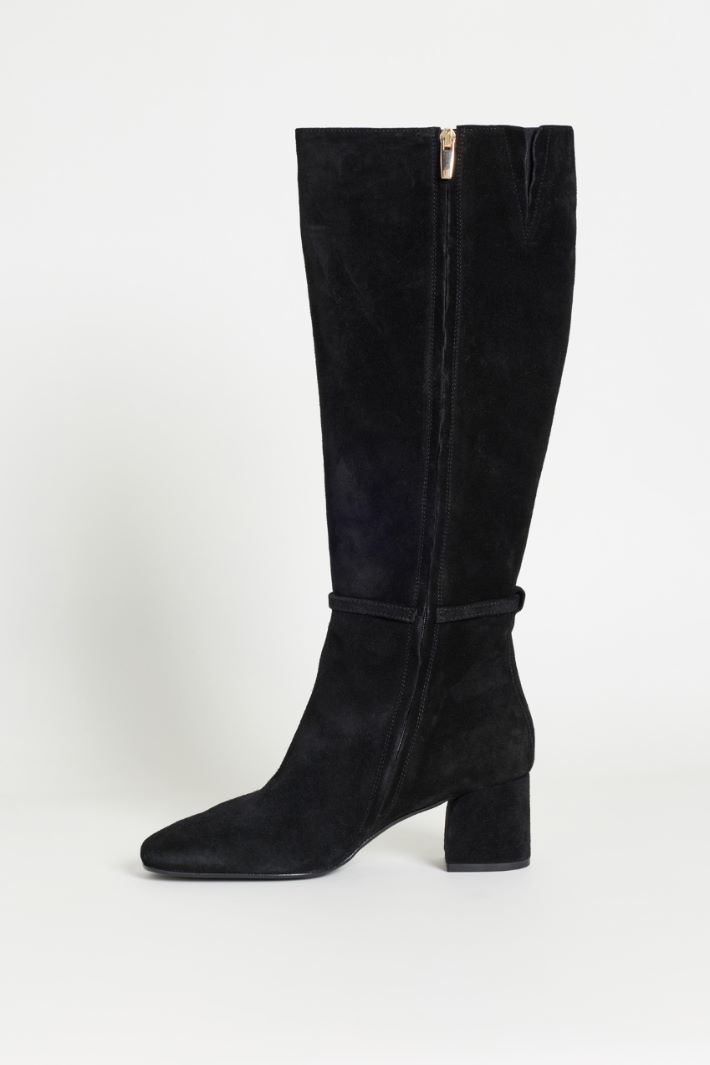 Stivali in pelle scamosciata con cinturino - NERO - Intrend - 3