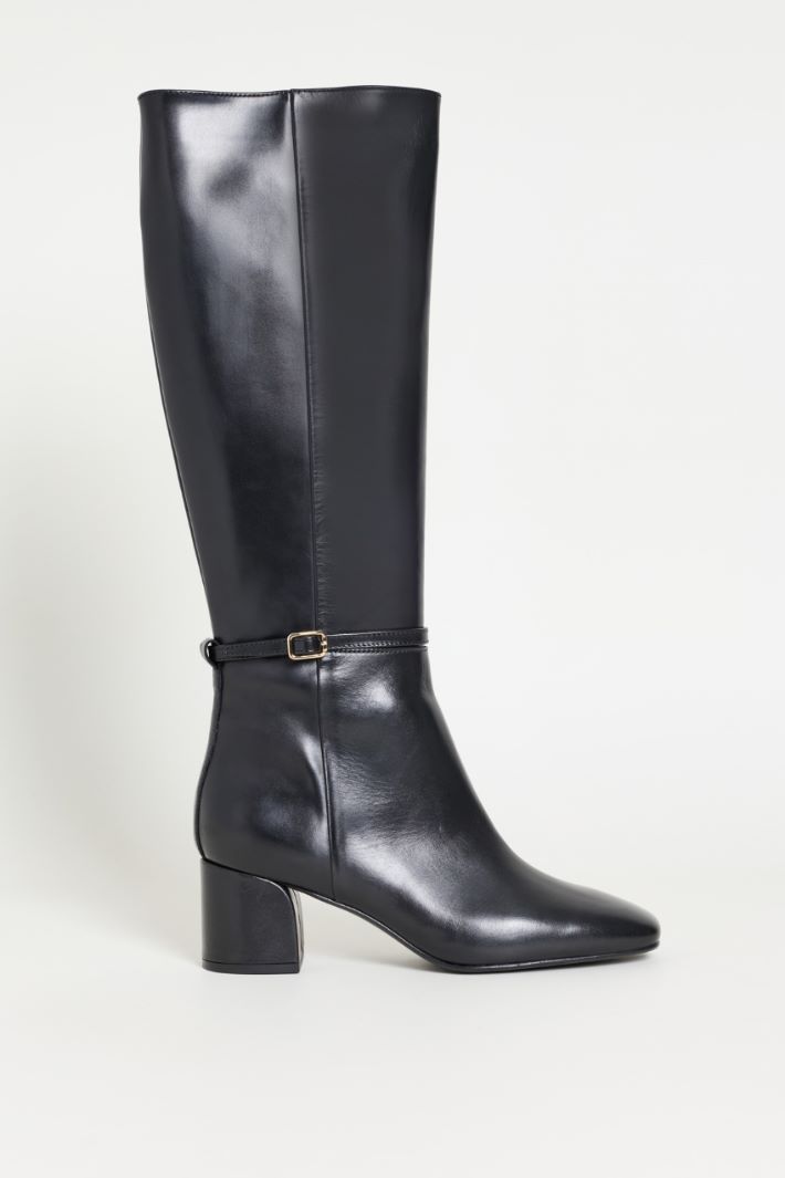 Leather boots with ankle strap - BLACK - Intrend
