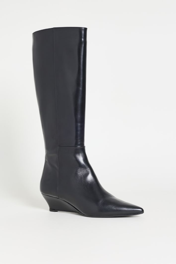 Stivali in pelle liscia con zeppa bassa - NERO - Intrend - 2
