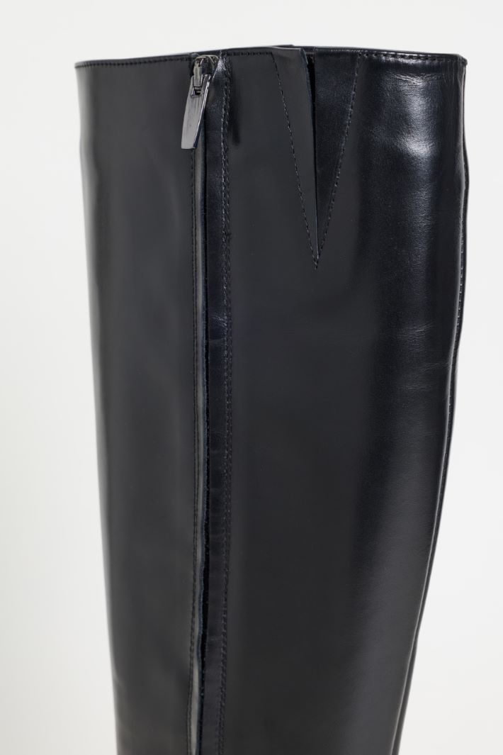 Stivali in pelle liscia con zeppa bassa - NERO - Intrend - 4