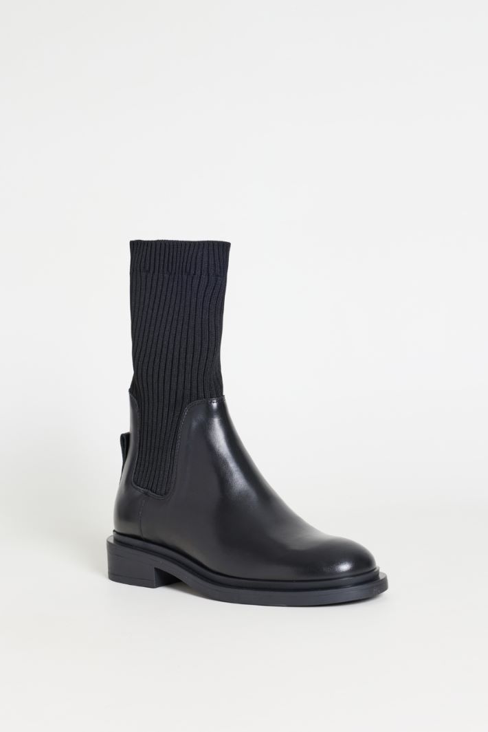Leather ankle boots with a knitted cuff - BLACK - Intrend - 2