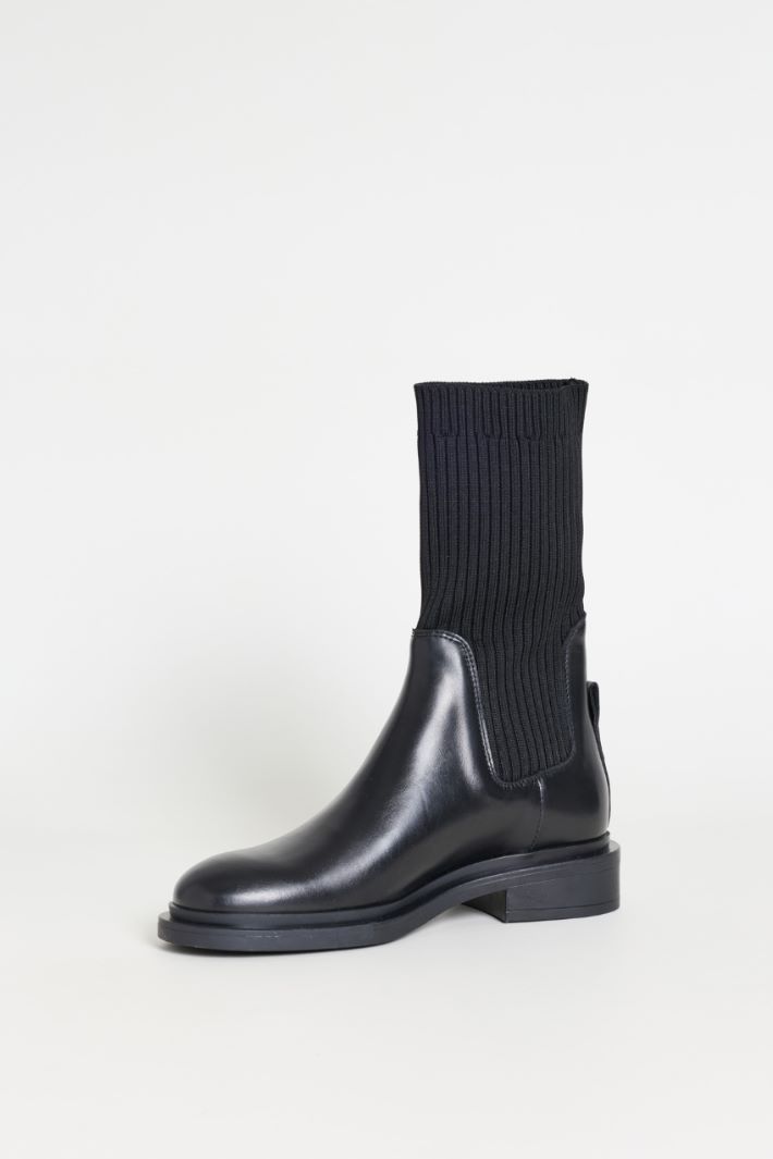 Leather ankle boots with a knitted cuff - BLACK - Intrend - 3