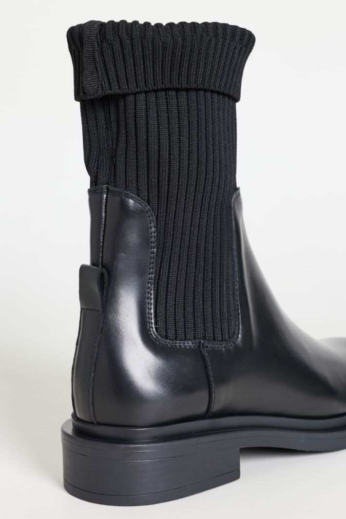 Leather ankle boots with a knitted cuff - BLACK - Intrend - 4