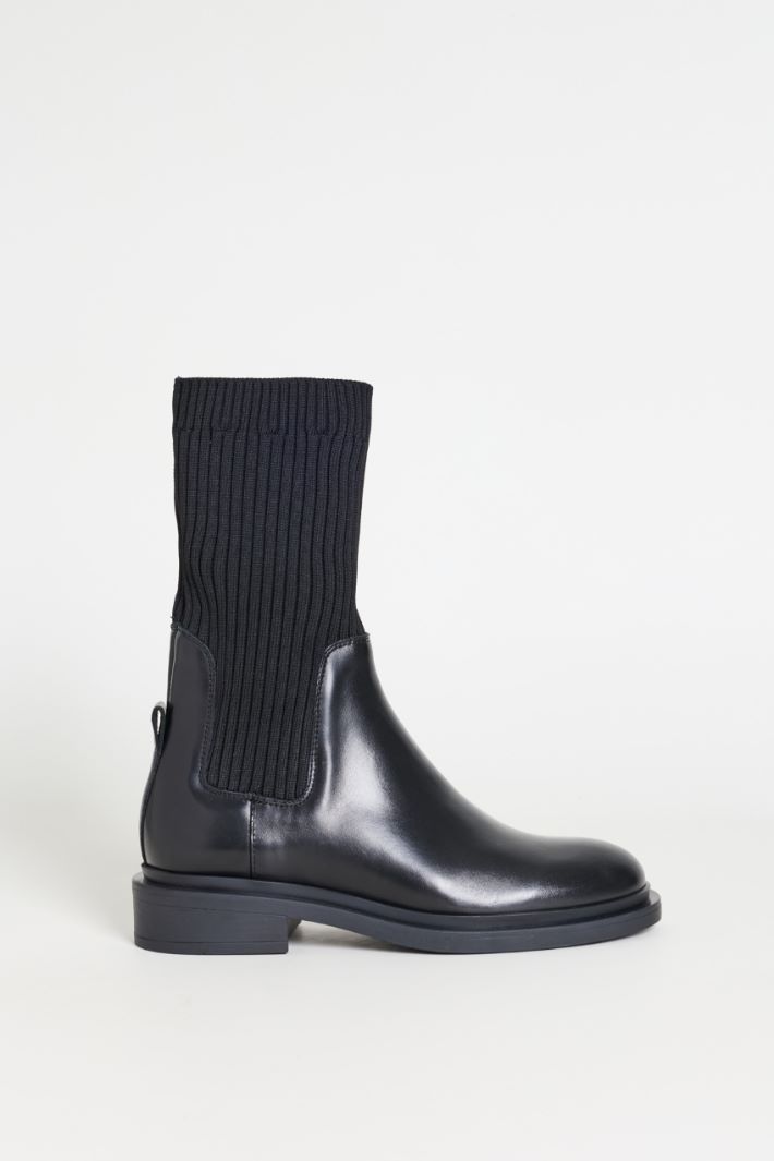 Leather ankle boots with a knitted cuff - BLACK - Intrend