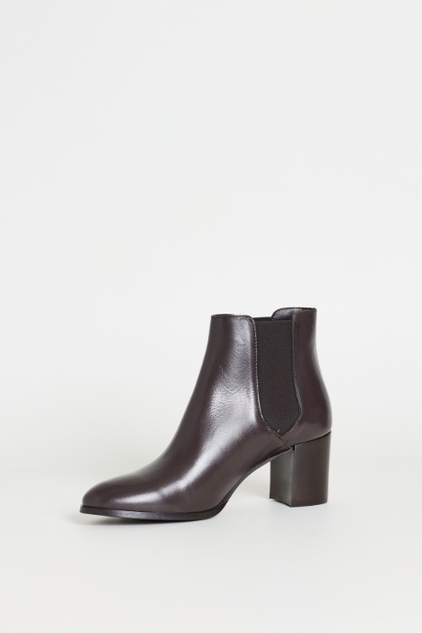 Stivaletto in pelle con tacco