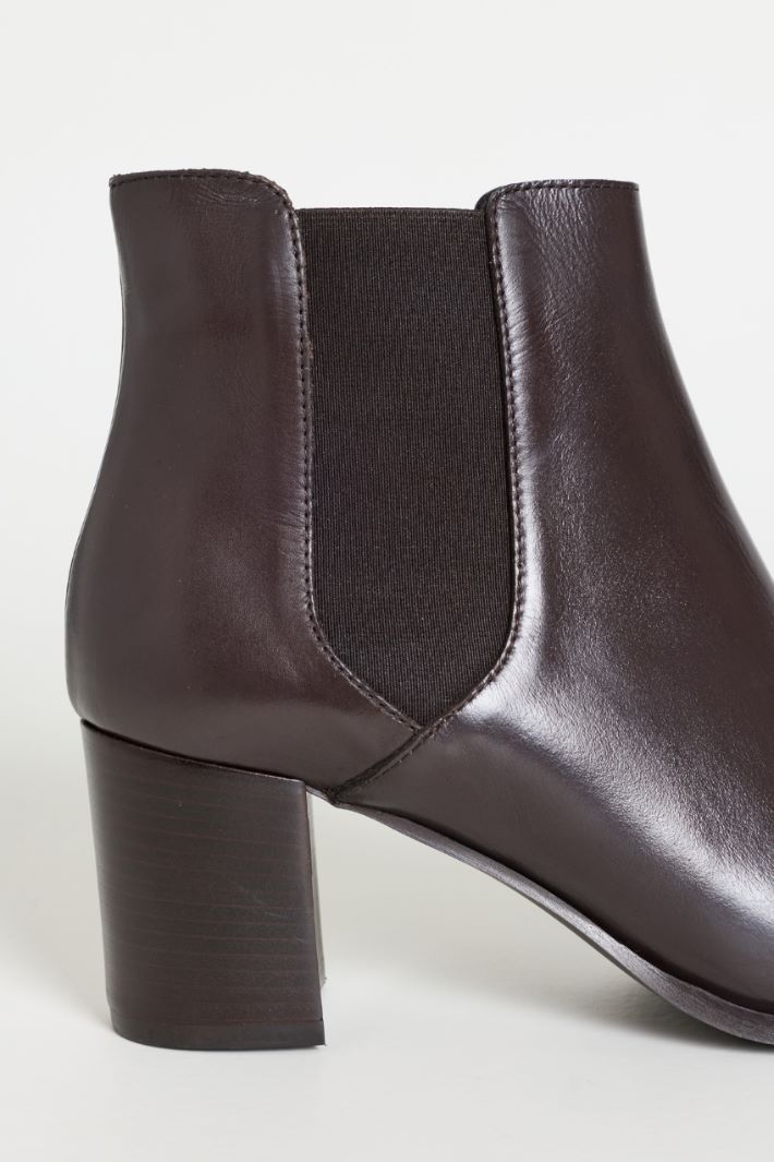 Stivaletto in pelle con tacco - MARRONE - Intrend - 4