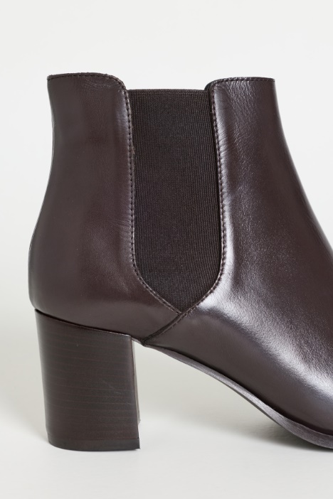 Stivaletto in pelle con tacco