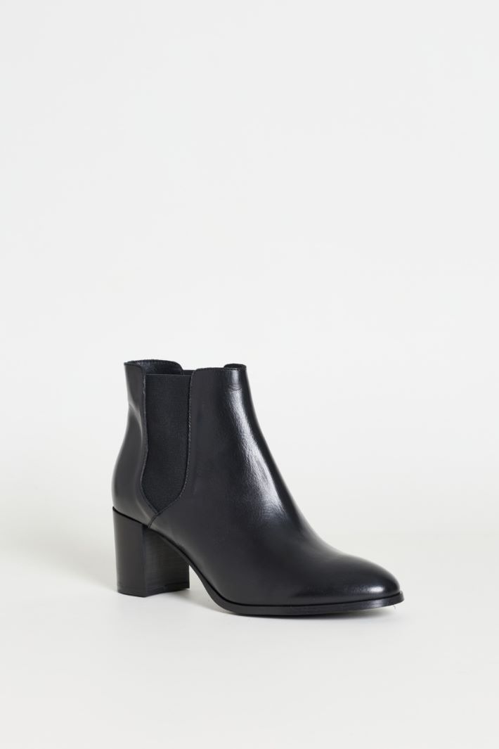 Stivaletto in pelle con tacco - NERO - Intrend - 2
