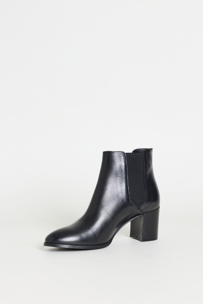 Stivaletto in pelle con tacco - NERO - Intrend - 3
