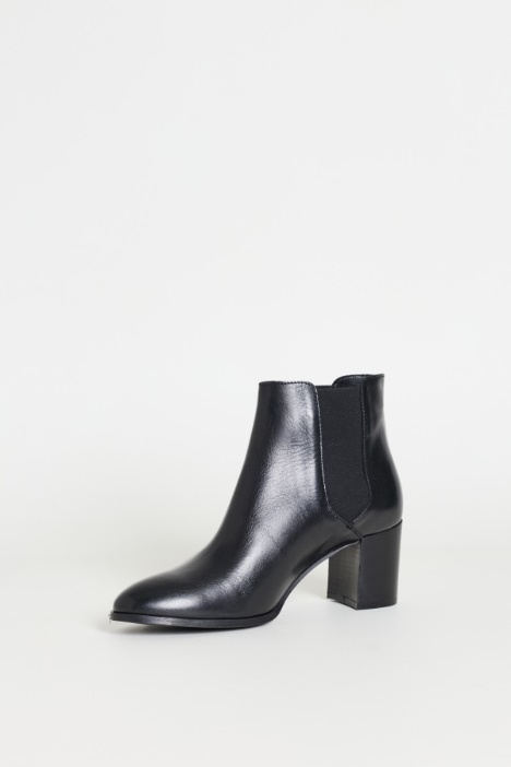 Stivaletto in pelle con tacco