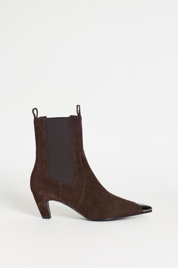 Stivaletto con punta in metallo - MARRONE - Intrend
