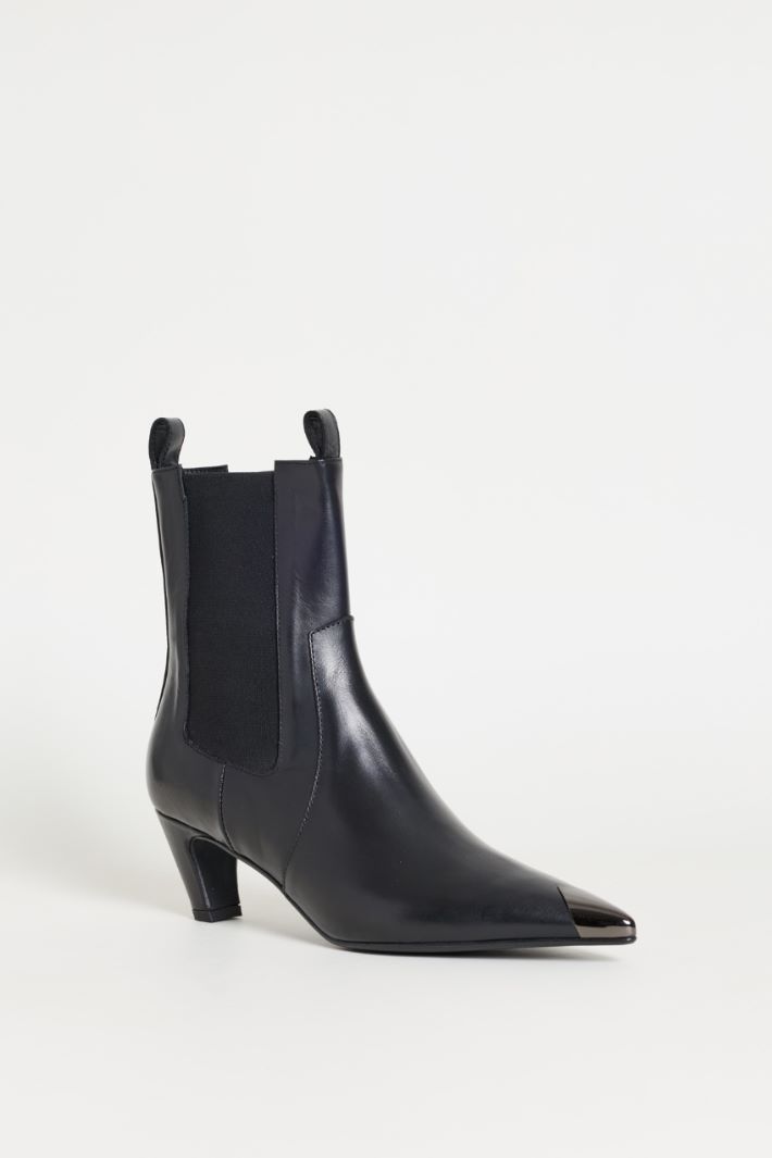 Laminated Toe-Cap Ankle Boots - BLACK - Intrend - 2