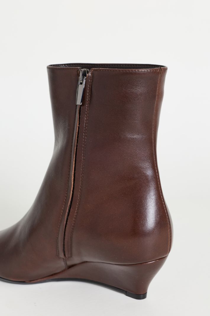 Stivaletto con zeppa bassa - MARRONE - Intrend - 4
