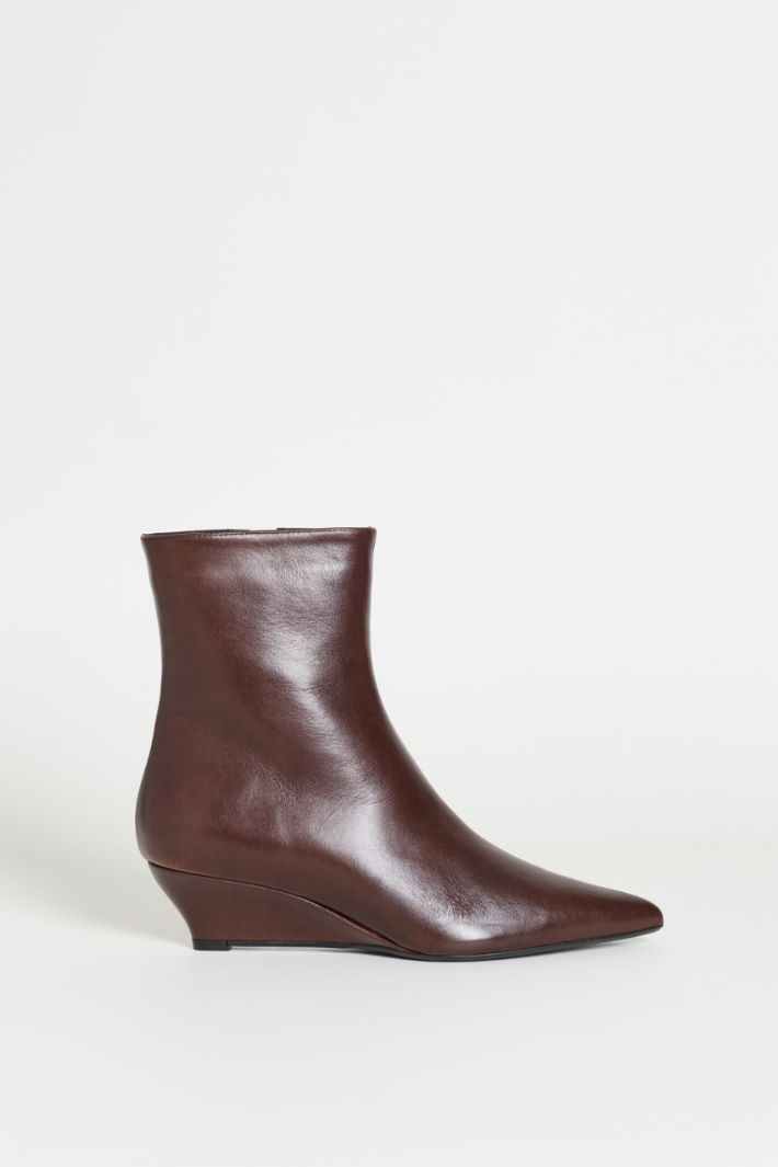 Stivaletto con zeppa bassa - MARRONE - Intrend