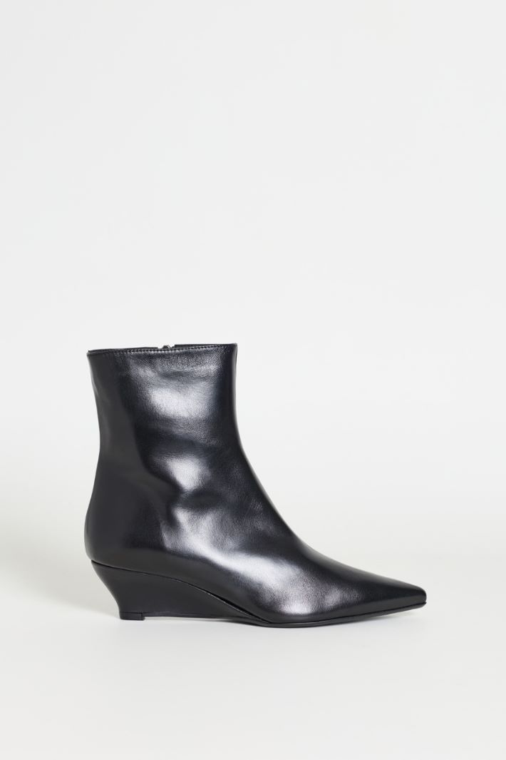 Wedge Ankle Boots - BLACK - Intrend