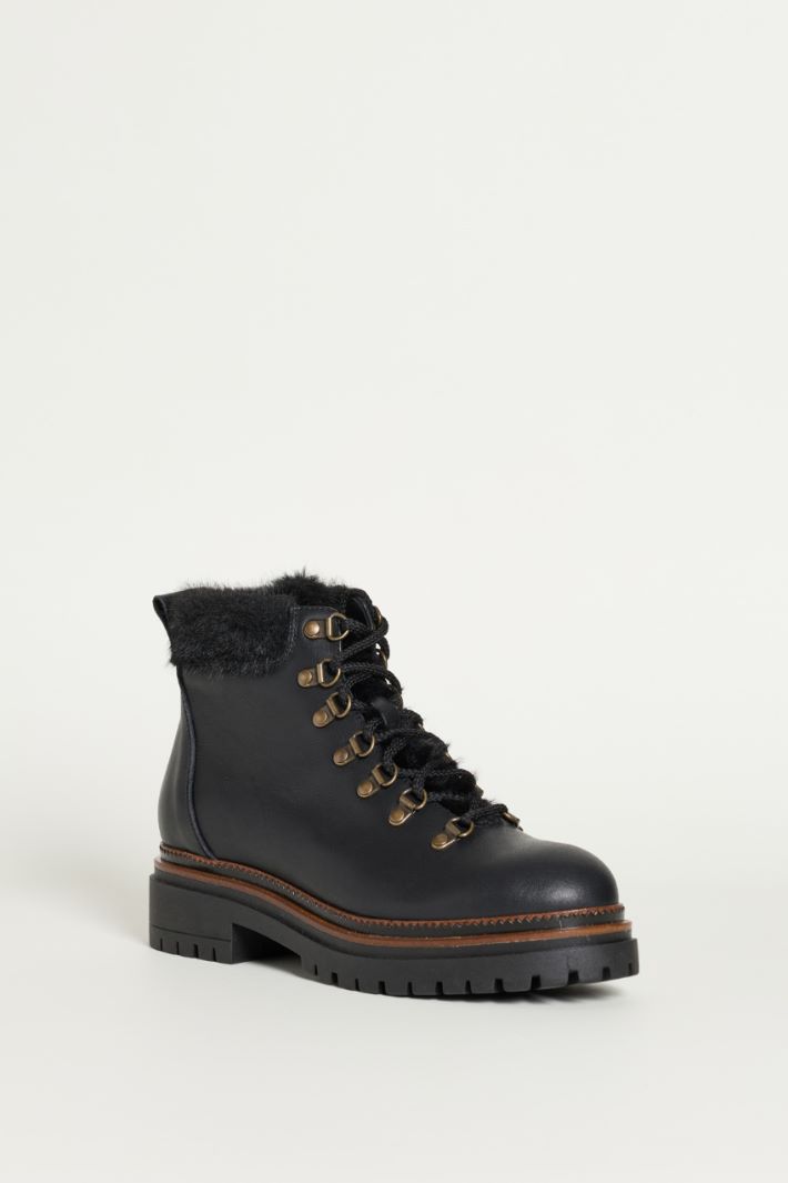 Stivaletto stringato in pelle con inserto - NERO - Intrend - 2