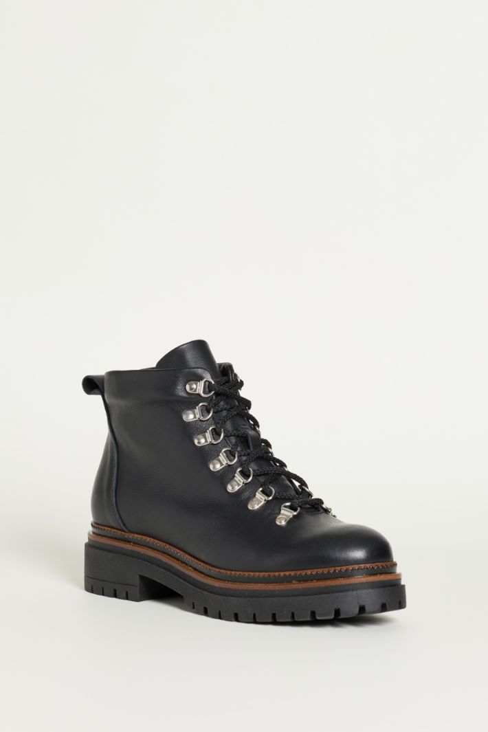 Stivaletto stringato in pelle liscia - NERO - Intrend - 2