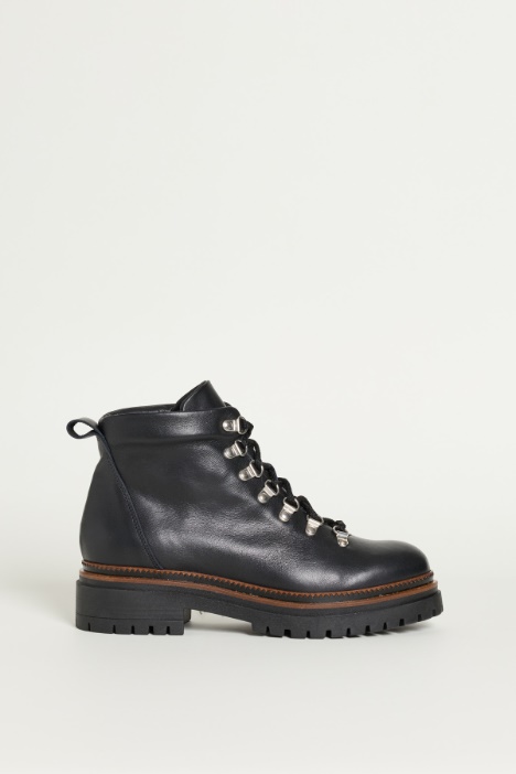Stivaletto stringato in pelle liscia - Intrend