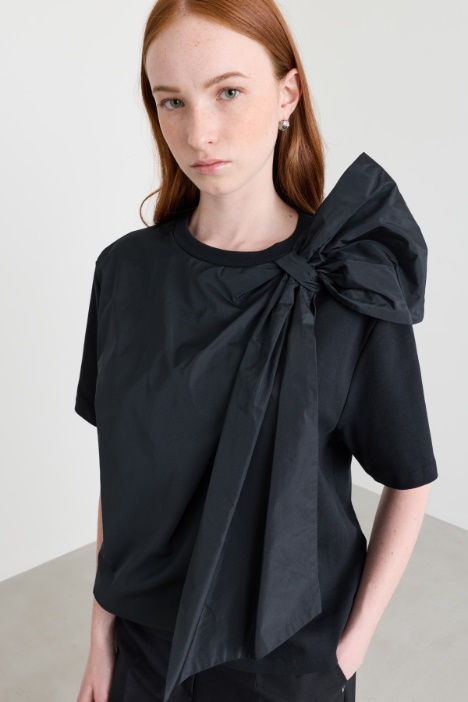 Top in jersey con maxi fiocco