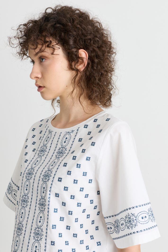 Besticktes Top - WEISS HELLBLAU - Intrend - 3