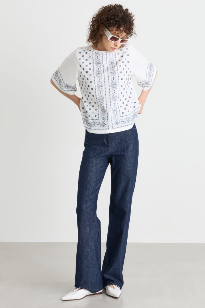 Besticktes Top - WEISS HELLBLAU - Intrend