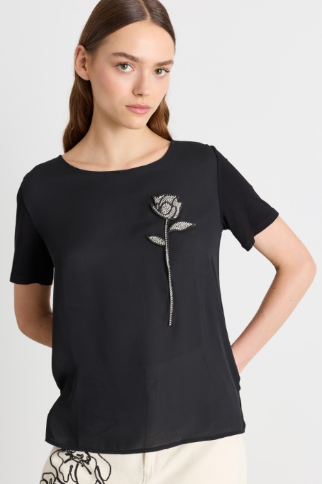 T-shirt in jersey e crepe de chine con tasca