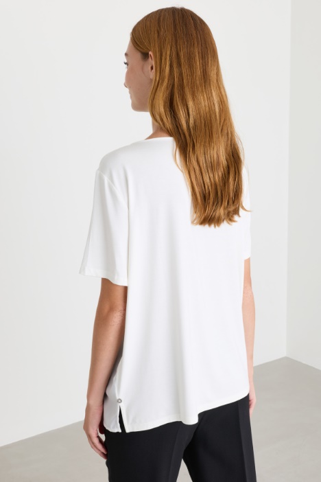 T-shirt in jersey e crepe de chine con tasca