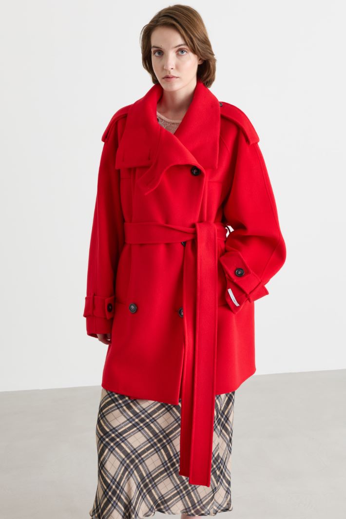 Cropped oversized trench coat - RED - Intrend - 2