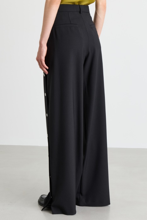Pantalone in lana stretch con bottoni
