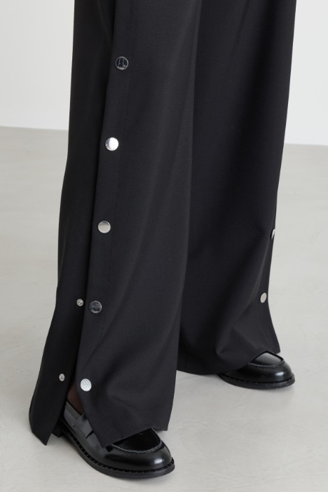 Pantalone in lana stretch con bottoni