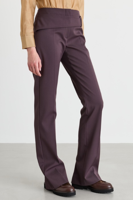 Pantalone slim in misto lana con cintura asimmetrica