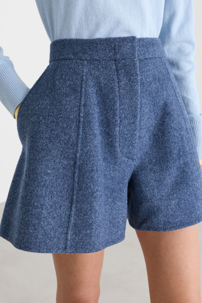 Bermuda con piega stirata - BLU - Intrend - 3